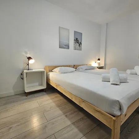 108a De 3 Con Terraza Apartmán *